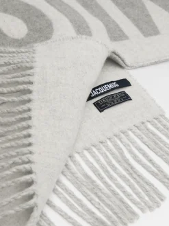 The Jacquemus scarf
