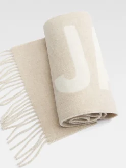The Jacquemus scarf