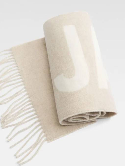 The Jacquemus scarf