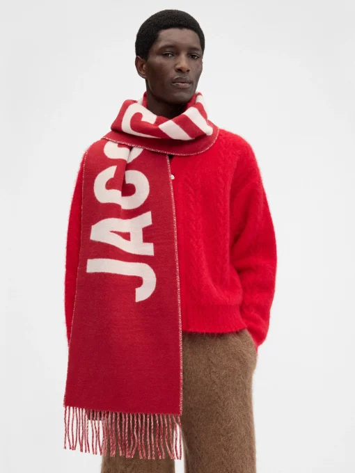 The Jacquemus scarf