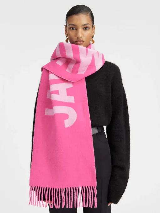 The Jacquemus scarf