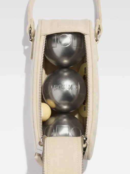 The pétanque set