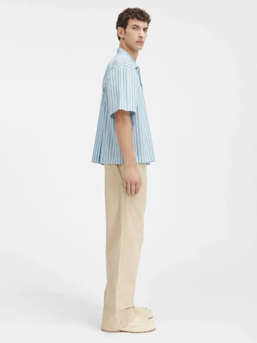 The short-sleeve shirt