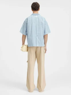 The short-sleeve shirt